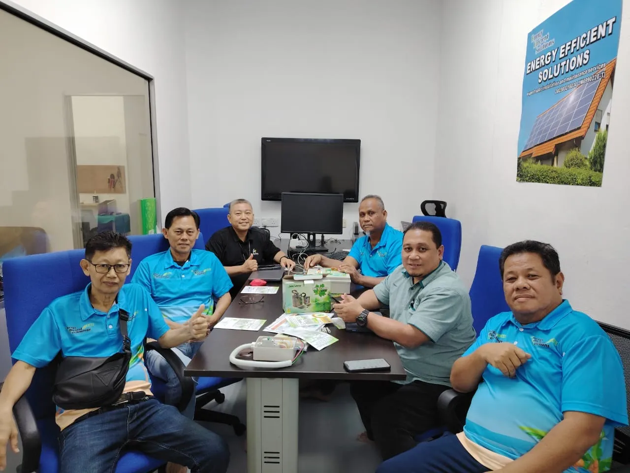 SOLMEK Technology solar installation team at work